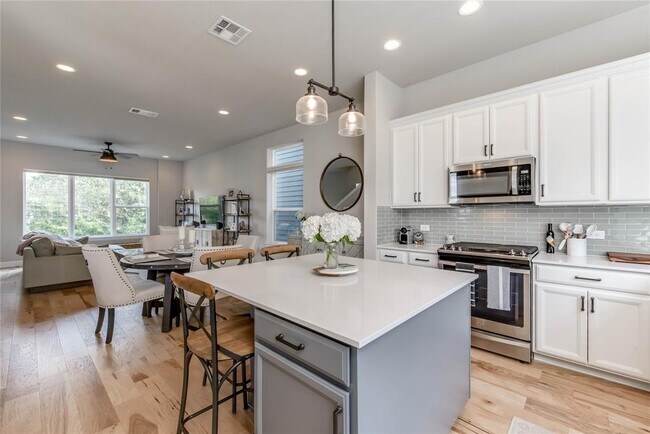 Photo - 1405 Hyde St