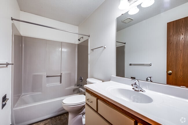 2BR, 1BA -1050SF - Bathroom