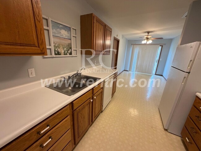 Photo - 712 Elm-W