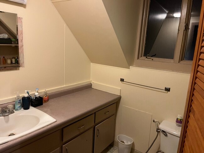 Photo - 2 Ford Unit A