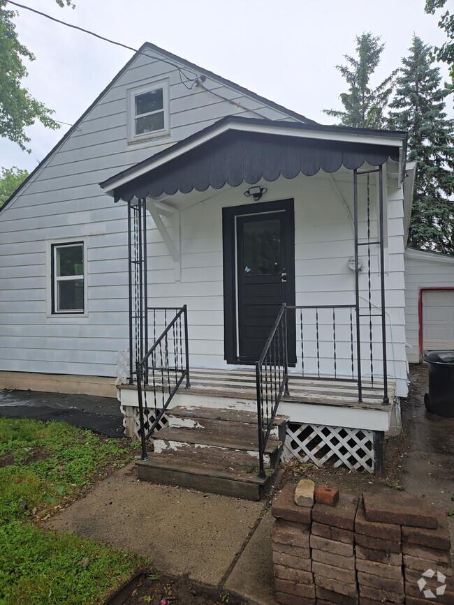 Building Photo - 320 E Harding Dr Rental