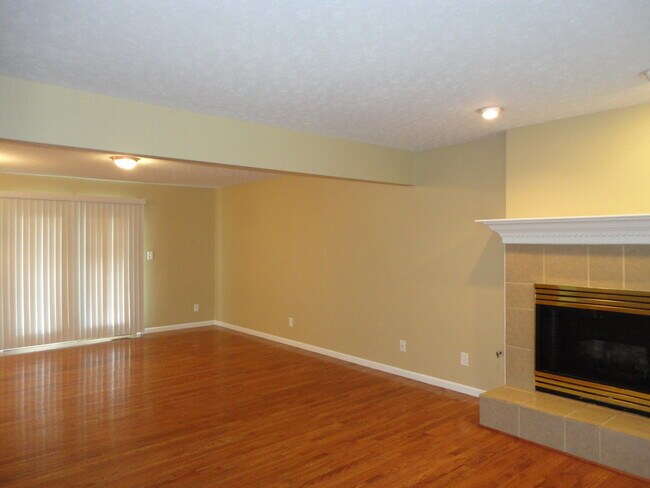 Photo - 912 N Garver Rd