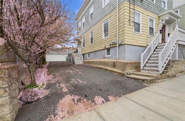 Photo - 194 Gano St
