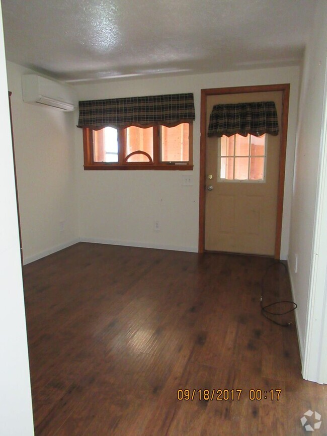 Building Photo - 156 S Collingwood Ave Unit Apt 2