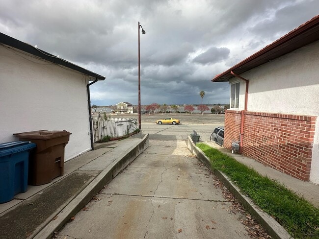 Photo - 315 W 3rd St