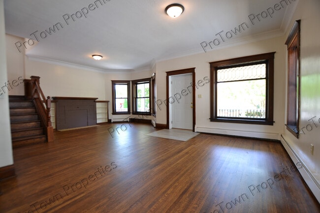 Photo - 208 N Hickory St