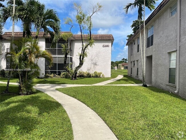 Building Photo - 10389 N Kendall Dr Unit S2 Rental