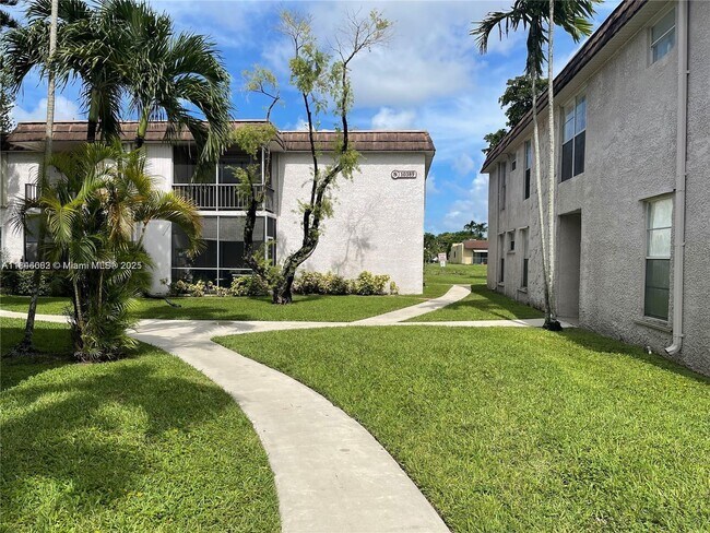 Building Photo - 10389 N Kendall Dr Unit S2 Rental