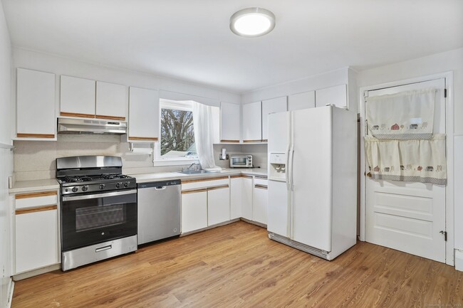 Photo - 241 Soundview Ave Apartment