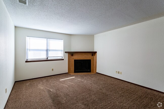 2BR / 2BA Large (Classic) - 1,007 SF