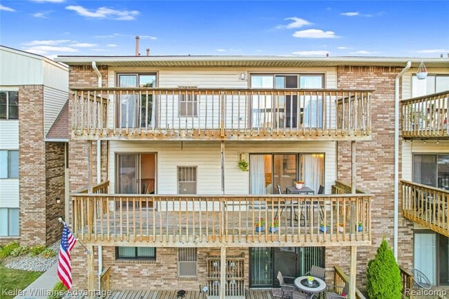 Photo - 855 S Pontiac Trail Unidad A205