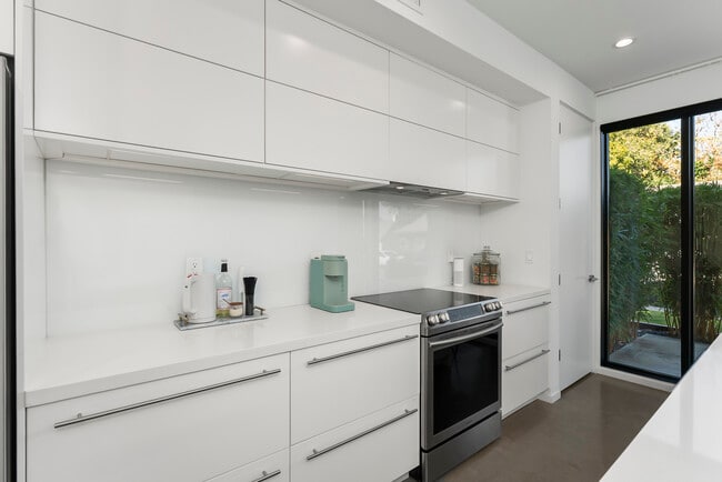 Photo - 1008 Yale St