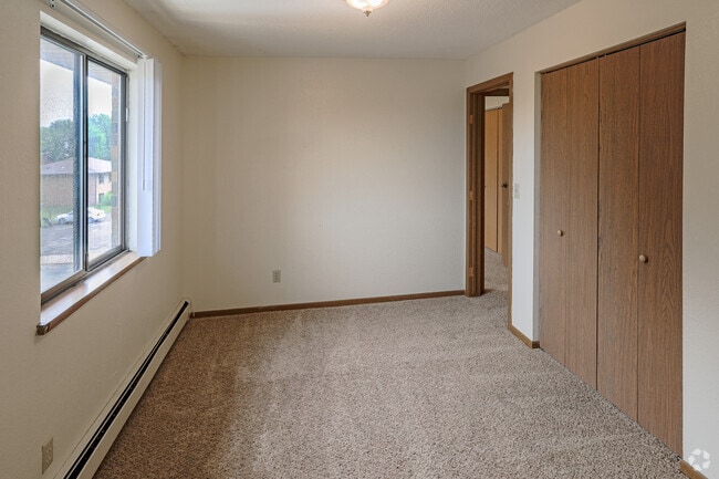 2BR, 1BA Den