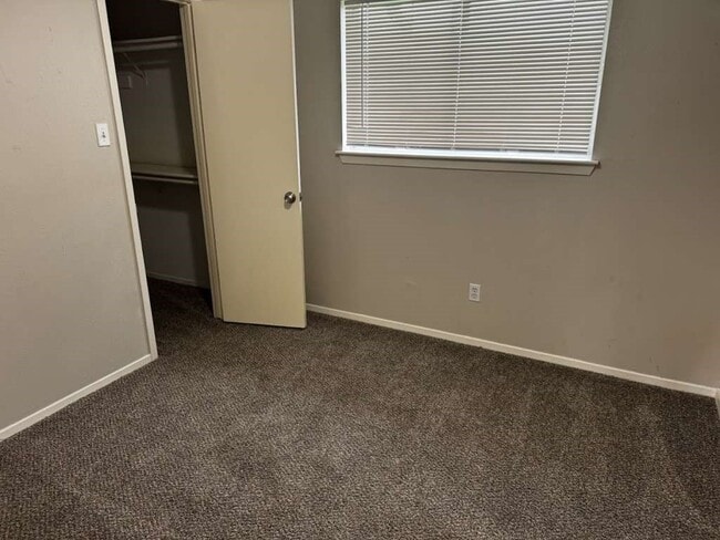 Photo - 327 Oakdale Dr