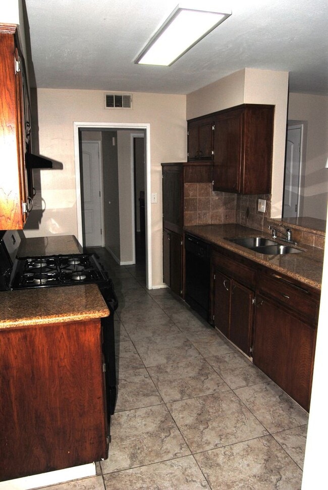 Photo - 5701 Daggett Ave