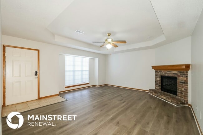 Photo - 315 E Elm St