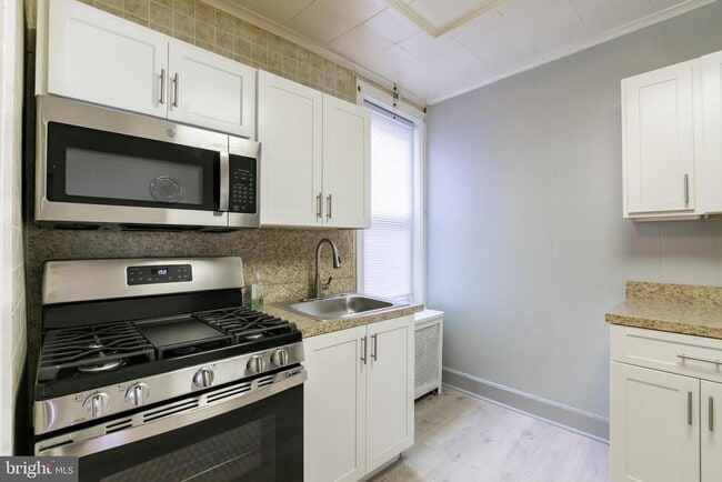 Building Photo - 1931 S 21st St Unit 2