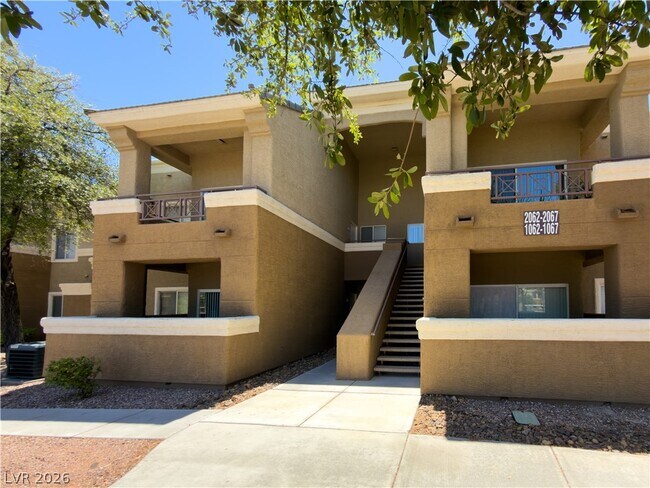 Building Photo - 8070 W Russell Rd Unit 2063