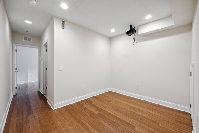 Photo - 2001 N Cleveland St