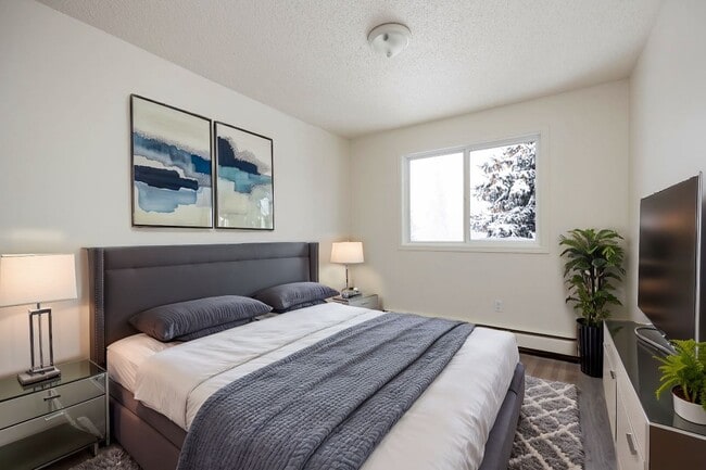 Building Photo - The Granada