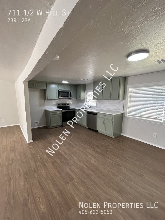 711 1/2 W Hill St-
