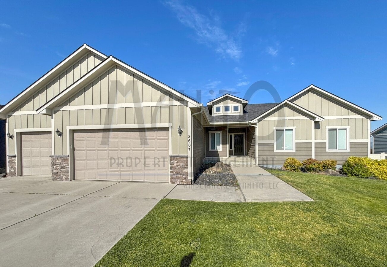 Spacious Home With Stunning Sunset Views - Spacious Home With Stunning Sunset Views