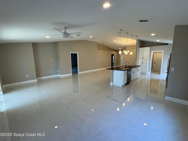 Photo - 1370 Berryhill Dr