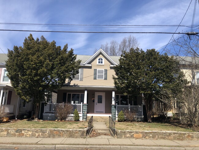 Photo - 74 E Church St Casa