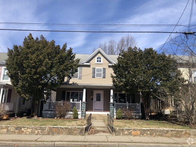 Building Photo - 74 E Church St Rental