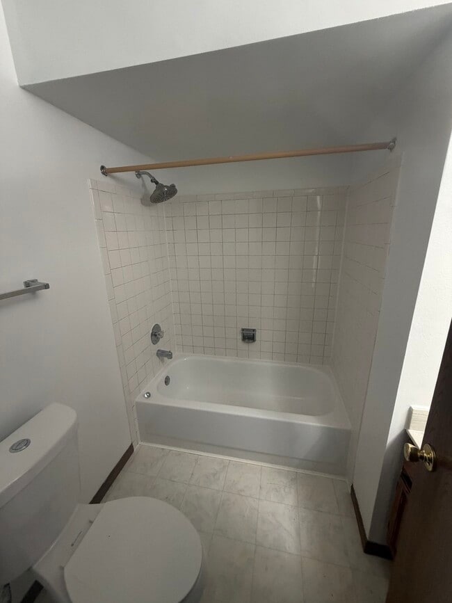 Photo - 690 Greenfield Ct Unit B1