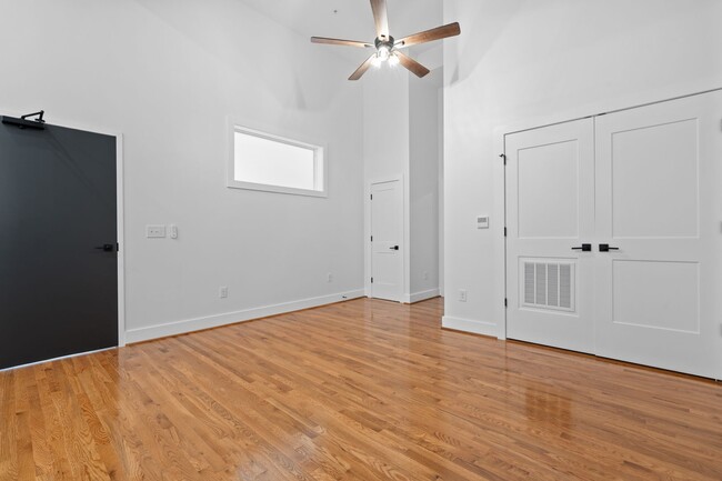 Photo - 2033 W Broad St
