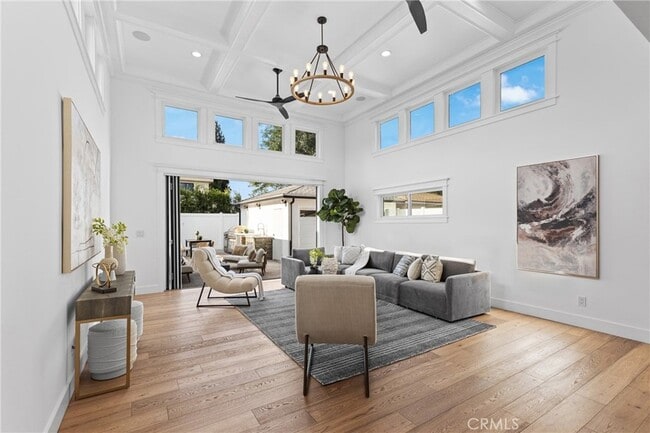 Photo - 12947 La Maida St