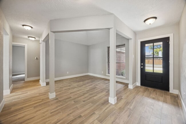 Photo - 2942 Waterloo Rd