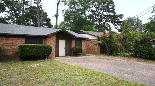 Photo - Economical 2 Bedroom Duplex in South Tyler-Lawn Care Included!