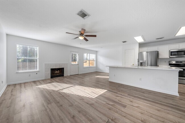 Photo - 211 Blushwood Pl