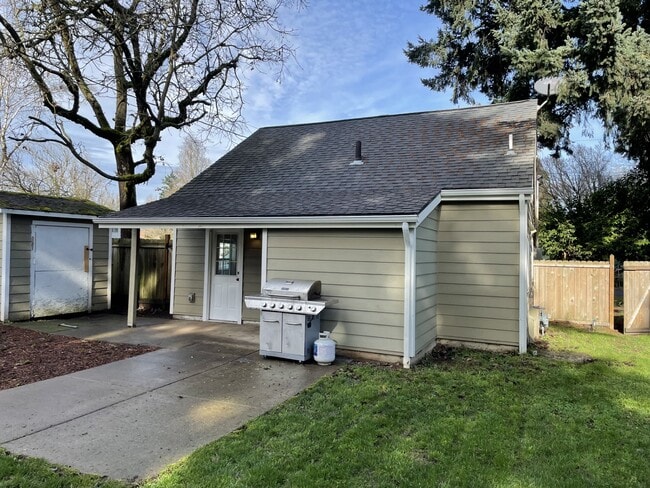 Photo - 220 Ruby Ave