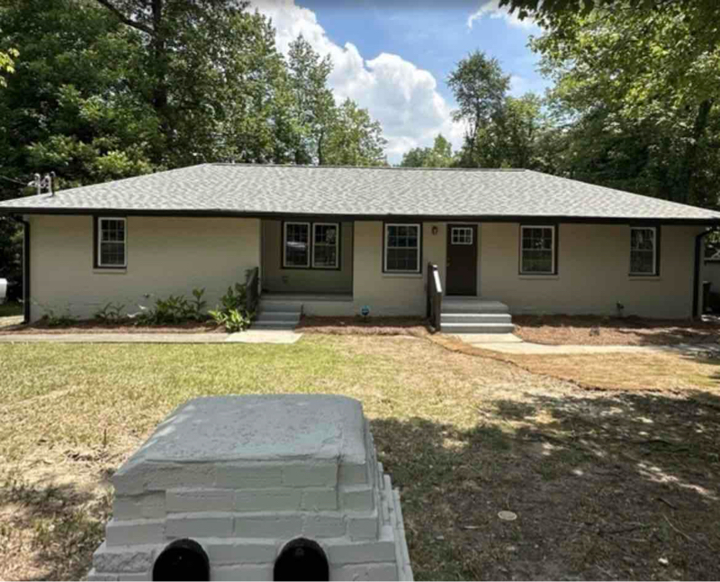 Photo - 839 Commodore Dr NW