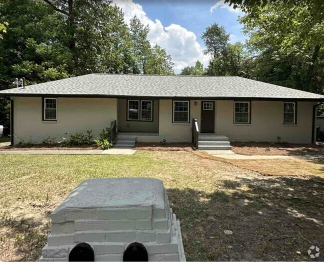 Building Photo - 839 Commodore Dr NW Rental