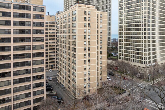 5050 S East End Ave - The Chippewa