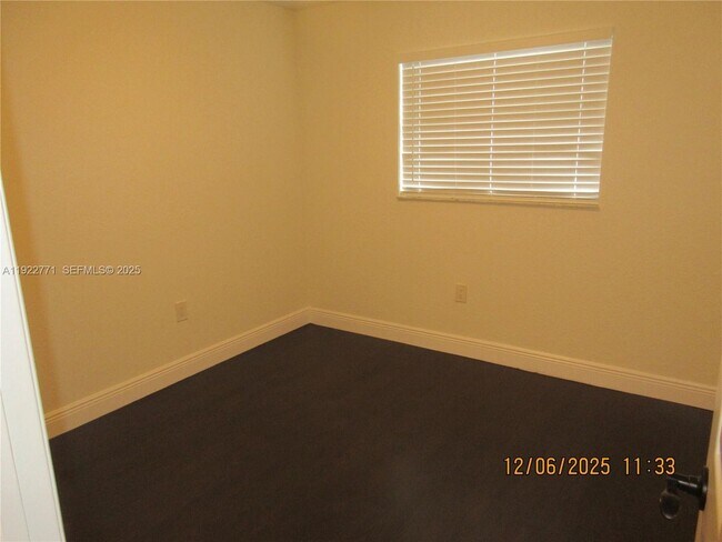 Photo - 550 SW 115th Ave