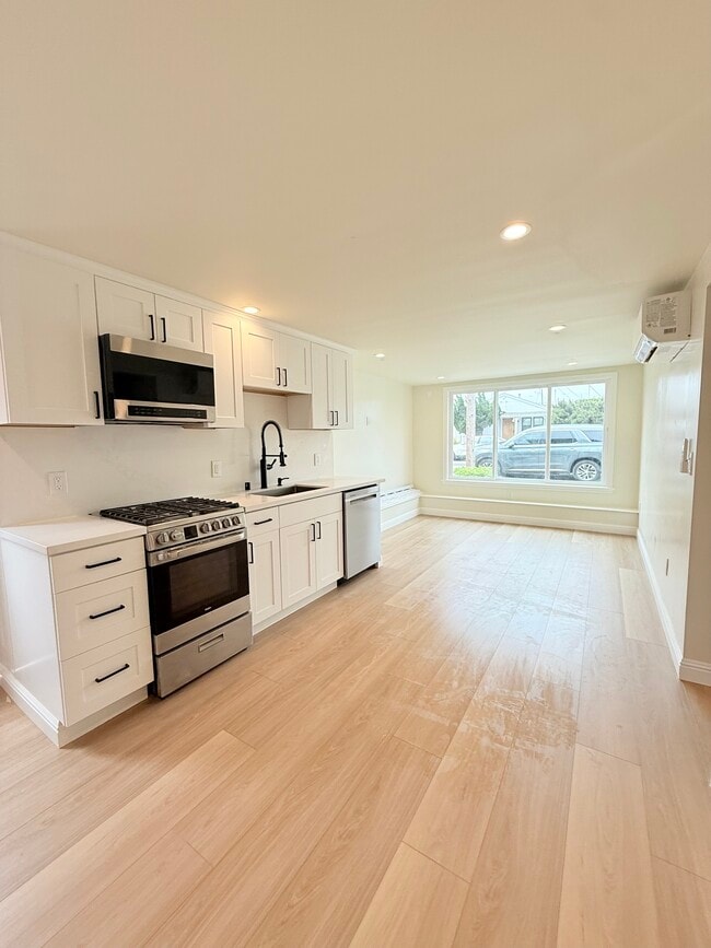 Building Photo - 734 2nd Ave Unit 734B Rental