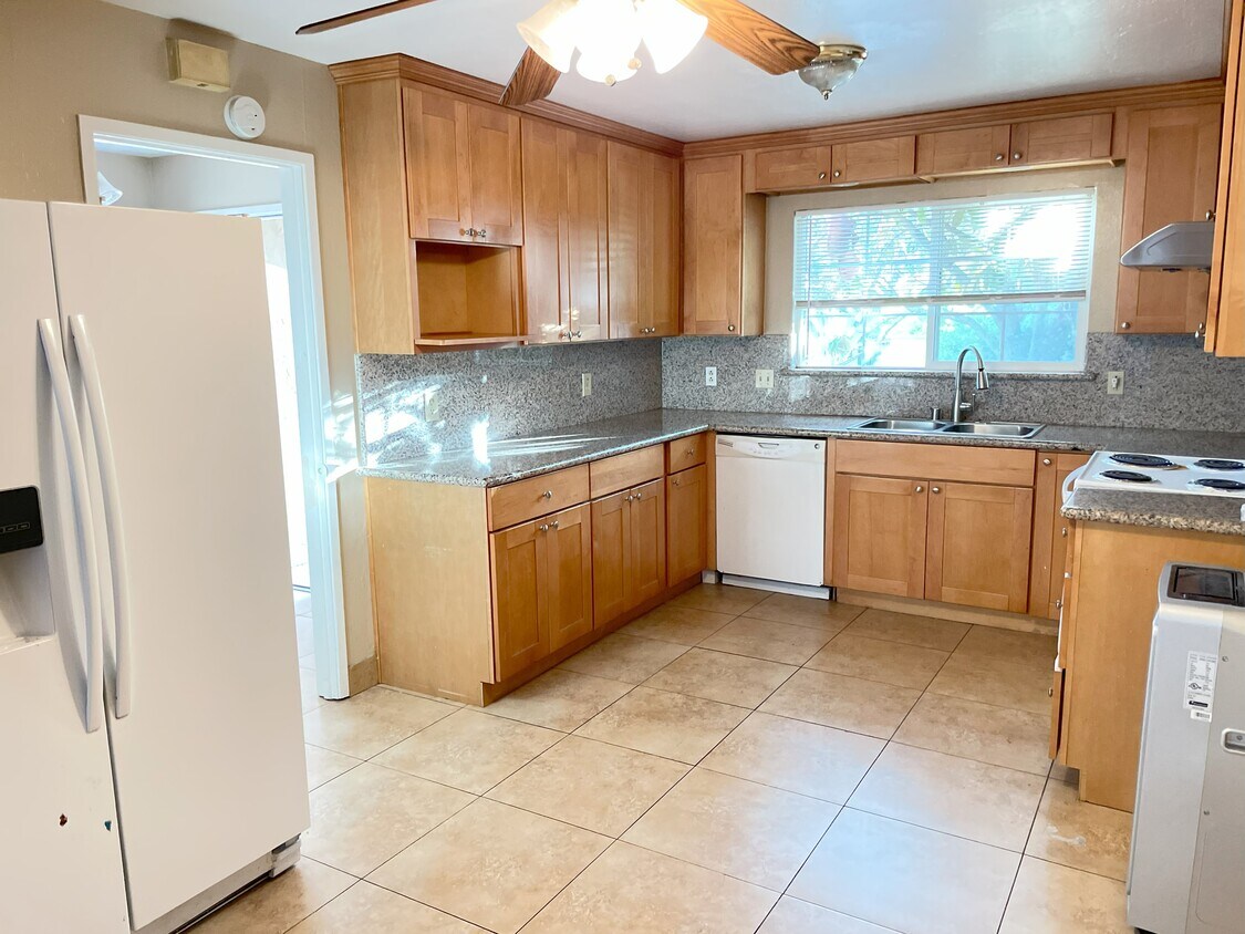 Photo - 43120 Starr Street