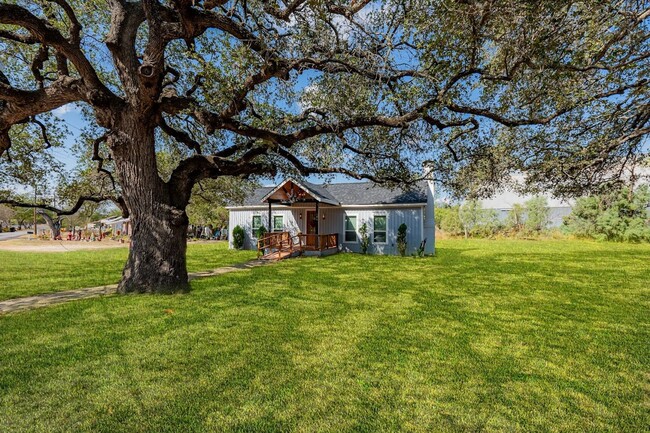 Beautifully Styled Country Home in Devine,... - Beautifully Styled Country Home in Devine,...