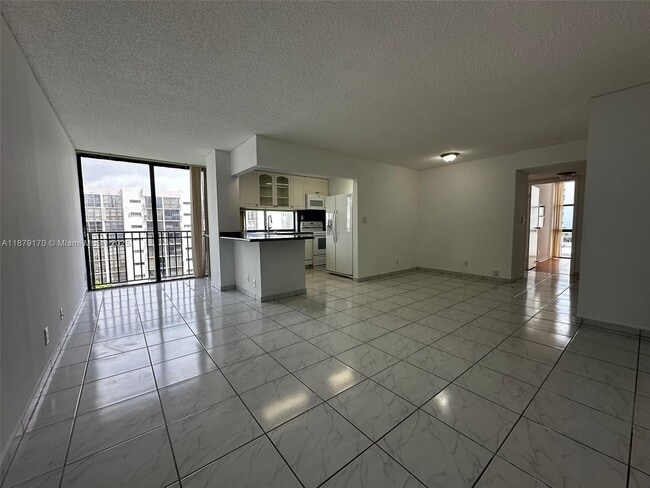 Building Photo - 16919 N Bay Rd Unit 810 Rental