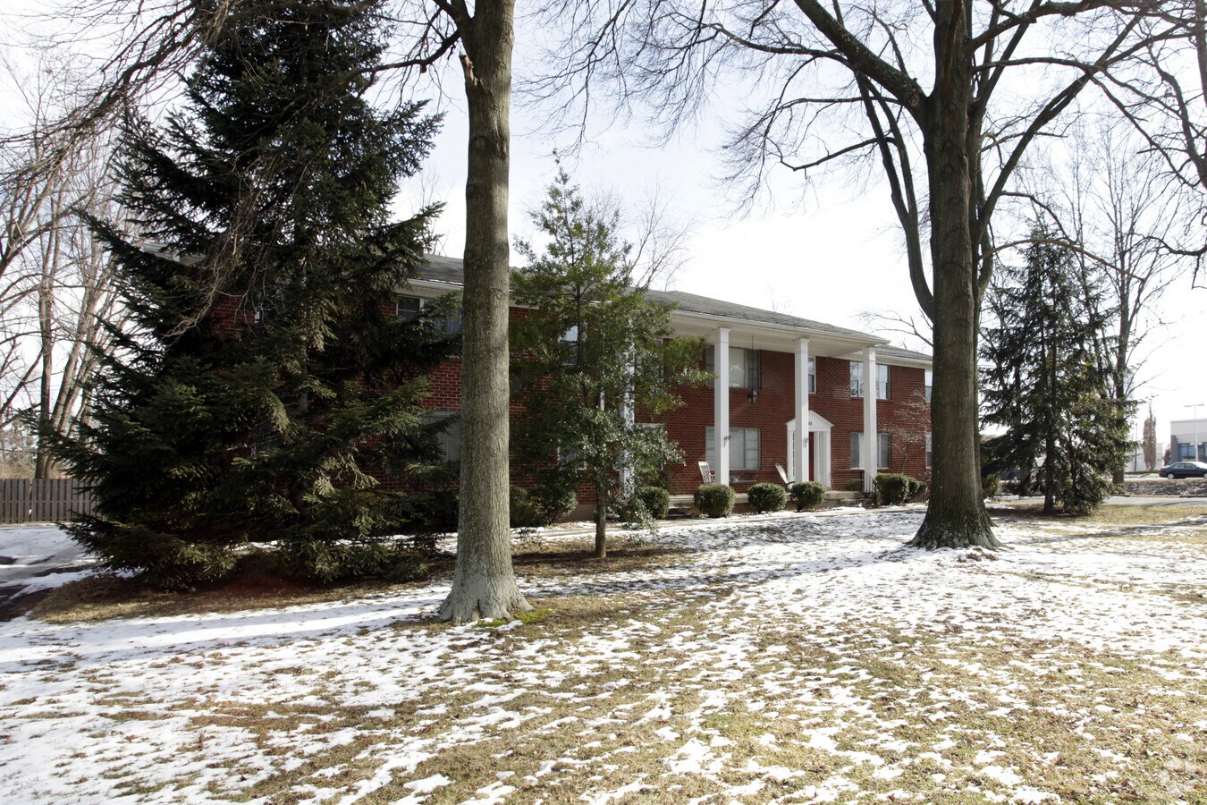 Photo - Four Oaks Apartments
