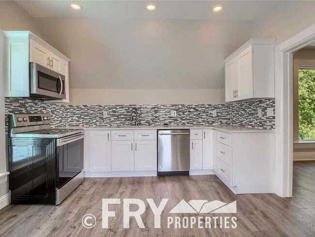 Photo - Beautiful, fully remodeled second floor du... Unit B