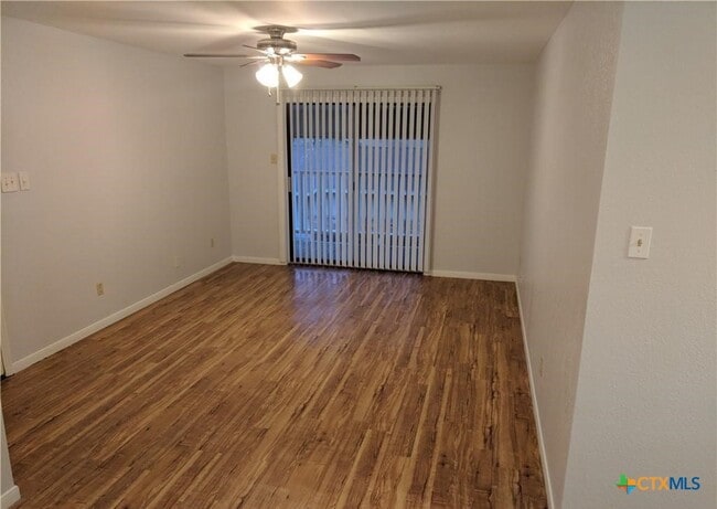 Photo - 1002 Charisse St