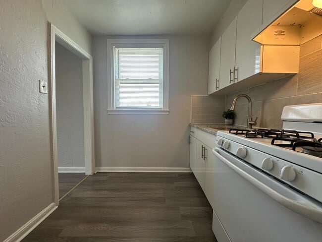 Photo - 1033 Fanshawe St