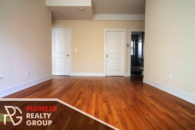 1919 W Winona St Unit 1920-1