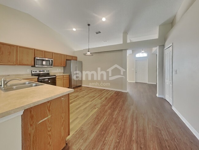 Photo - 10072 Lancashire Dr